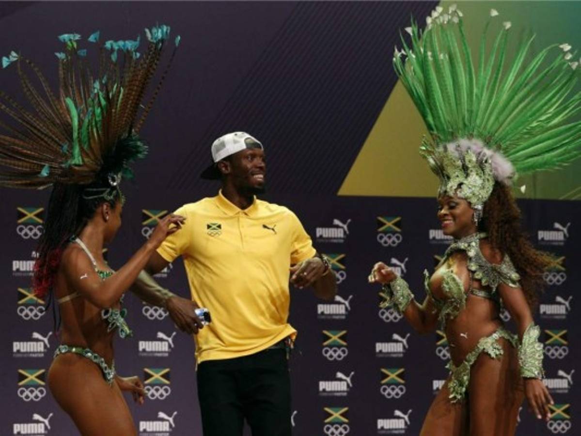 Bolt baila samba con garotas y habla sobre el dopaje: 'Vamos en la buena dirección'