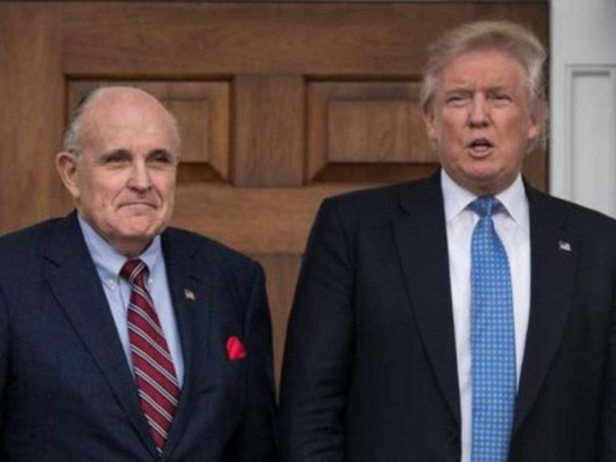 Trump anuncia que su abogado Rudy Giuliani dio positivo por covid-19