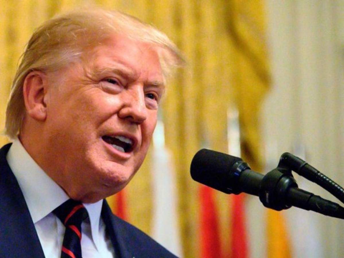 Trump pretende reunirse con agente que denunció el escándalo ucraniano