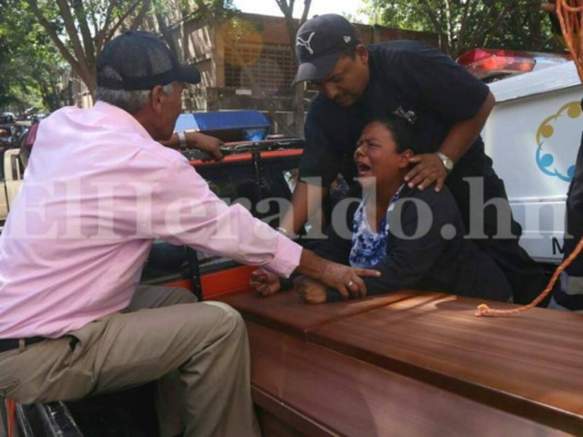 Honduras: Entregan a familias cuerpos de jóvenes víctimas de masacre en velorio