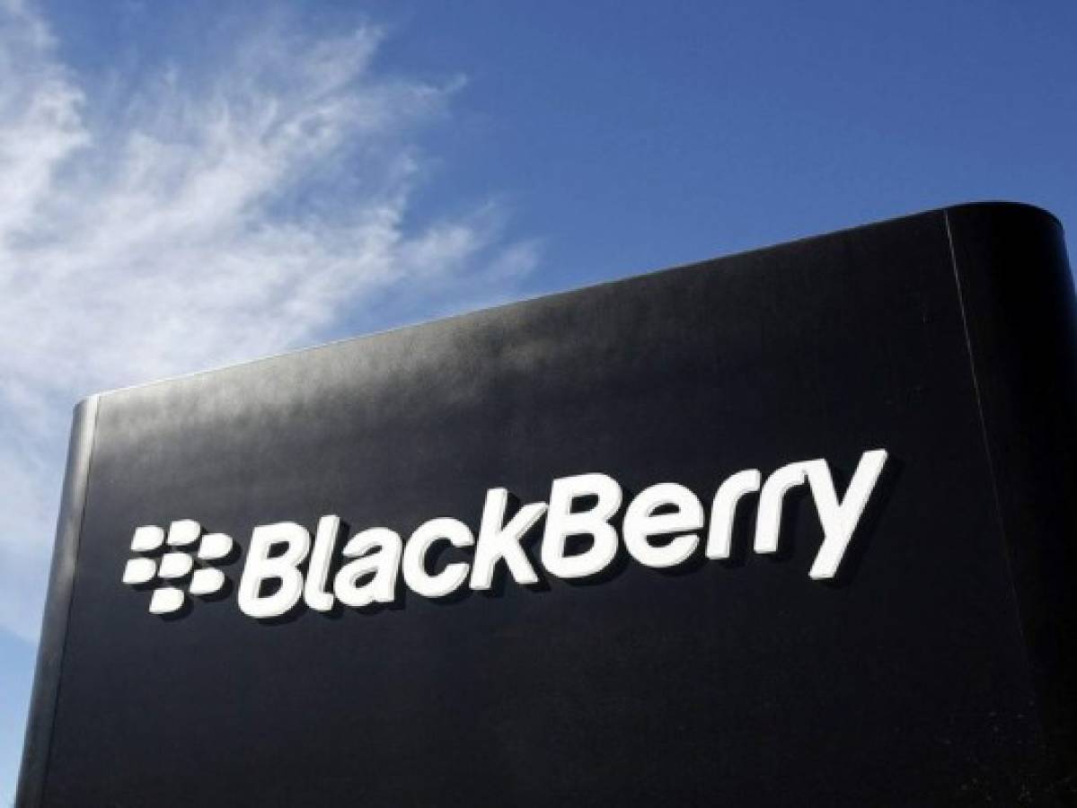 BlackBerry demanda a Facebook por violación de patentes