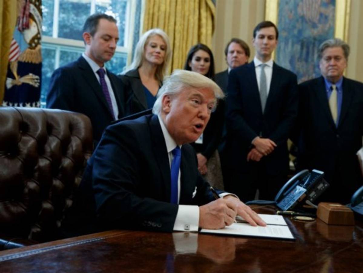 Trump pide un impuesto del 20% a las importaciones desde México para pagar el muro