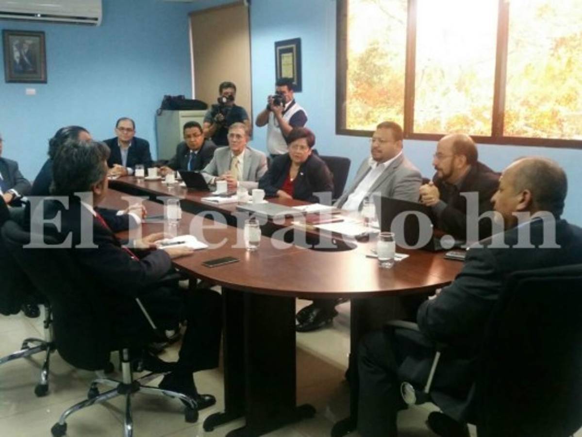 Transparencia Internacional repudia amenazas contra comisión depuradora