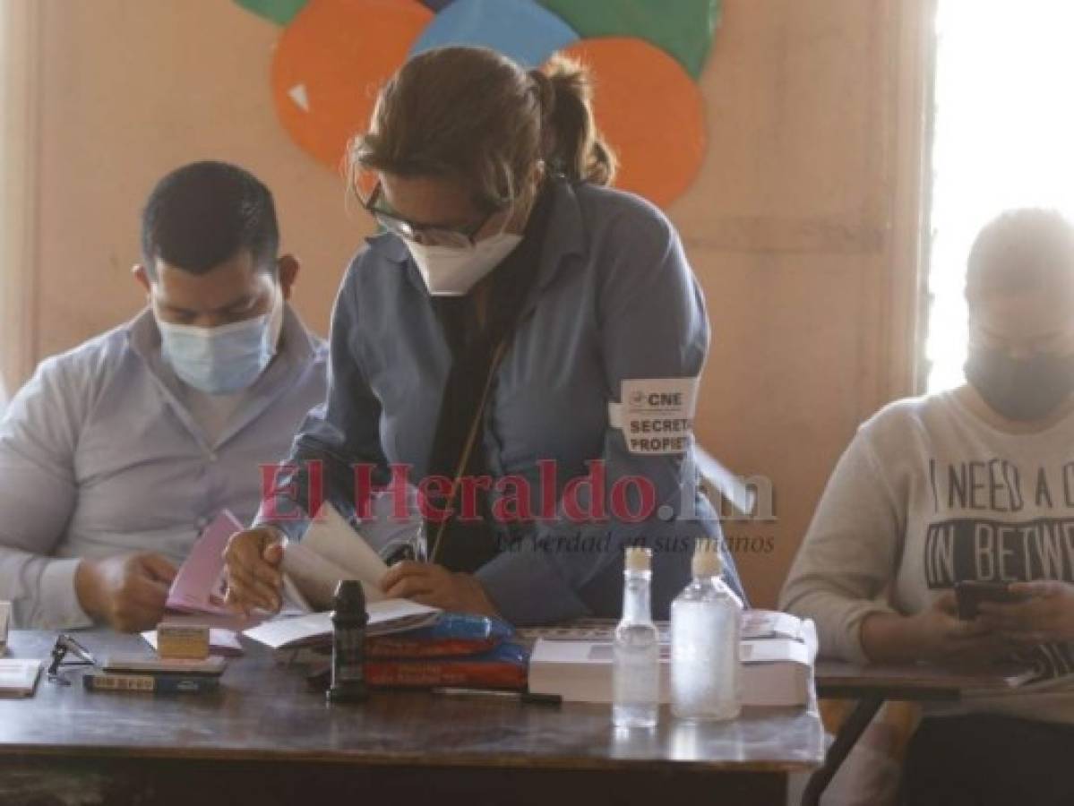 Con mascarillas y medidas de bioseguridad se desarrollan atípicas elecciones primarias (Fotos)