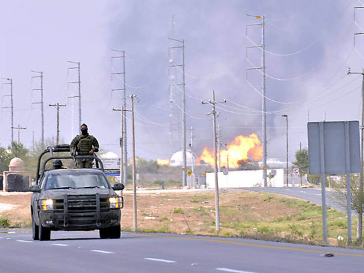 México indaga incendio en planta de gas mató a 26 personas