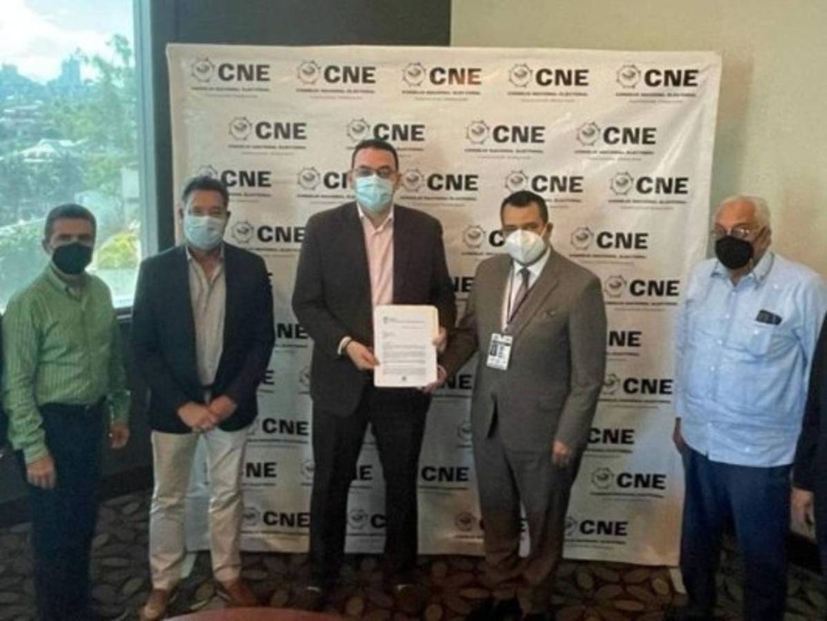 Uniore entrega informe preliminar de observación electoral al CNE