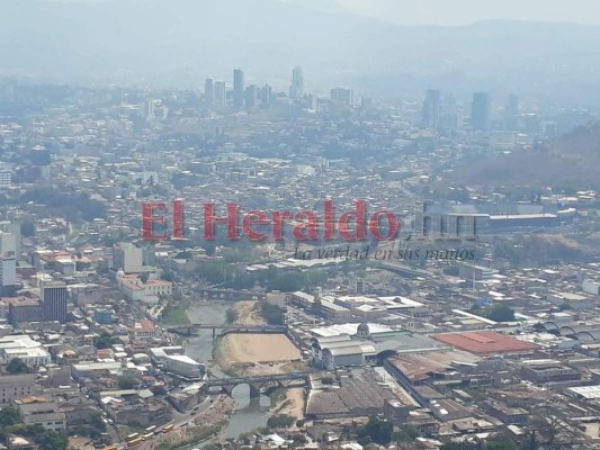 Densa capa de humo cubre la capital de Honduras  