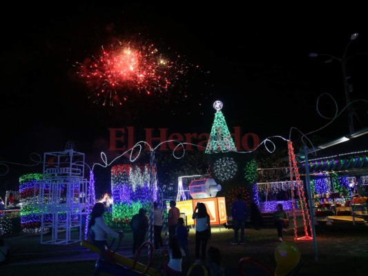 Inauguran atractiva villa navideña en la Villa Olímpica de la capital de Honduras