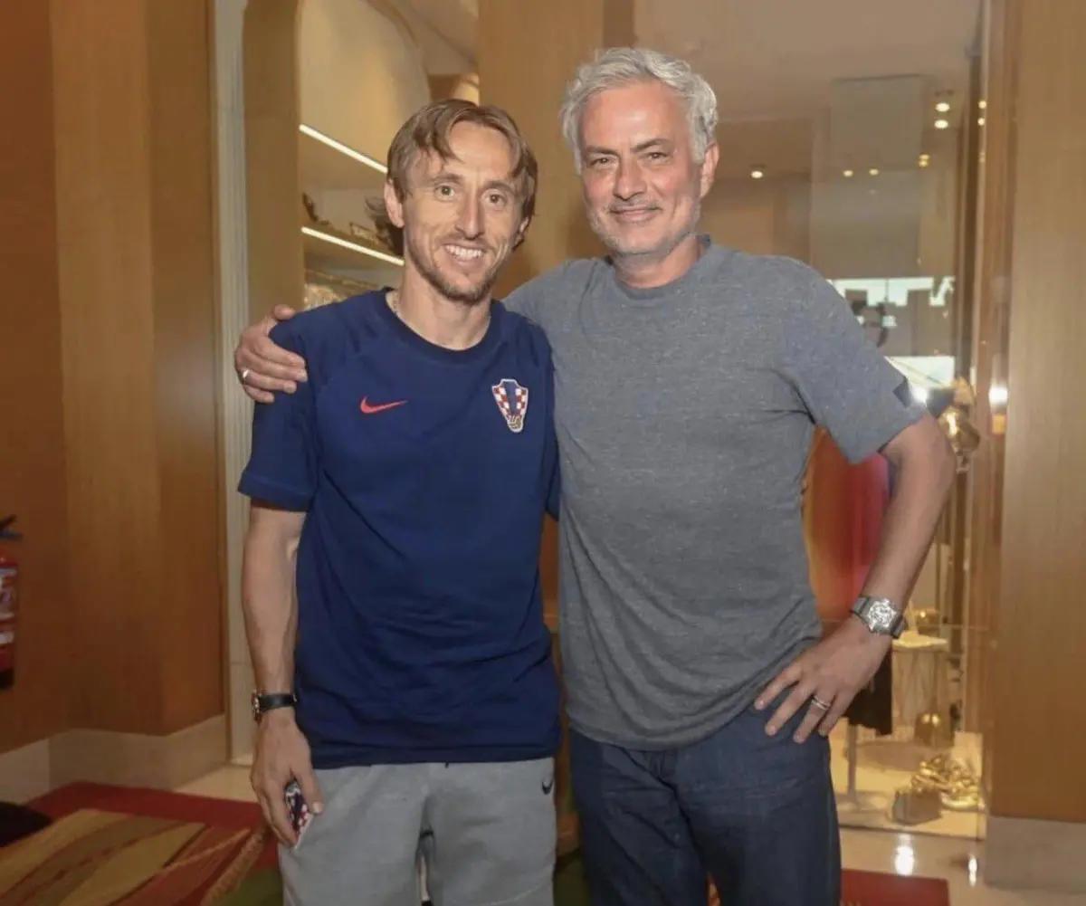 El argentino que Mou quiere en Real Madrid, delantero se ofrece a Barcelona y PSG con sorpresa
