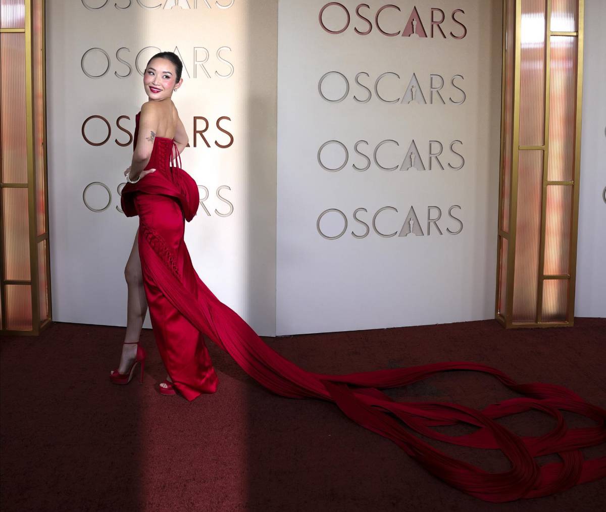 Escotes, pedrerías y plumas: los mejores looks en los Premios Oscar 2026