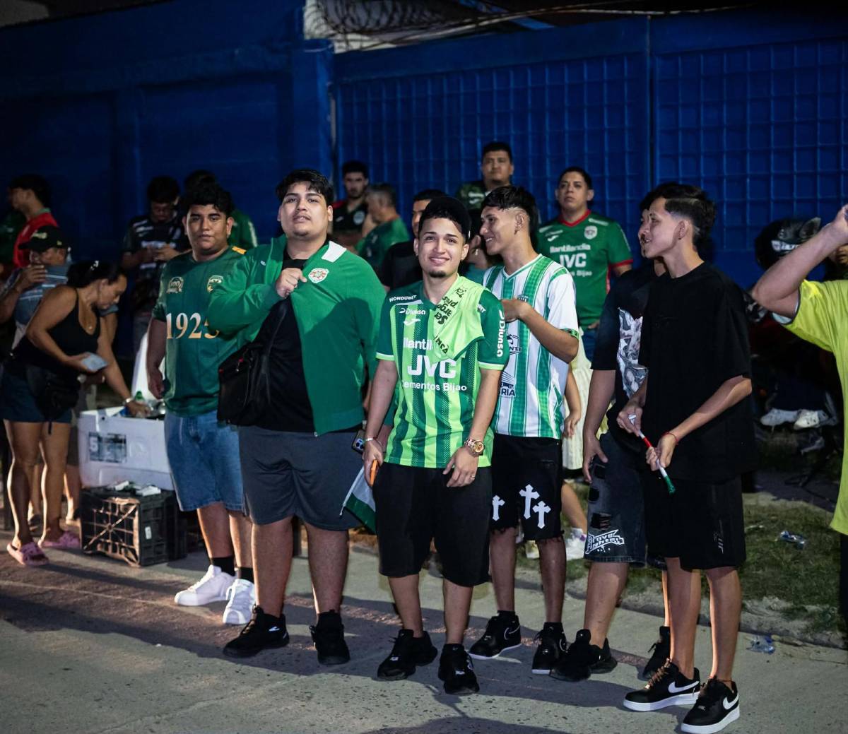 Marathón se arropa con su gente: Así fue el banderazo verdolaga previo a la final ante Olimpia