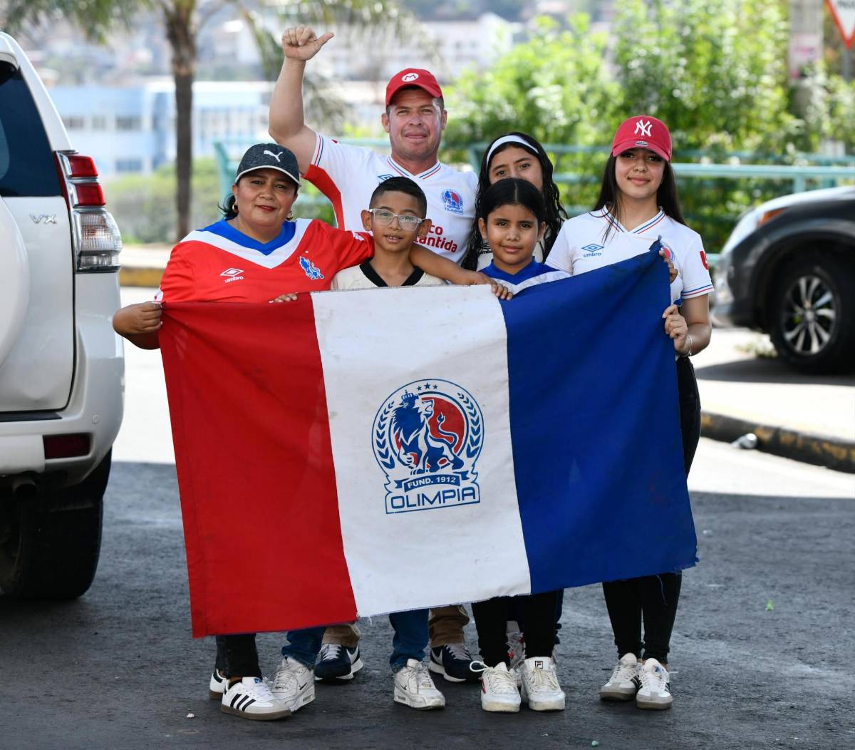 Recibimiento hostil, jugadores llegan de civil y fiesta olimpista previo a final ante Real España