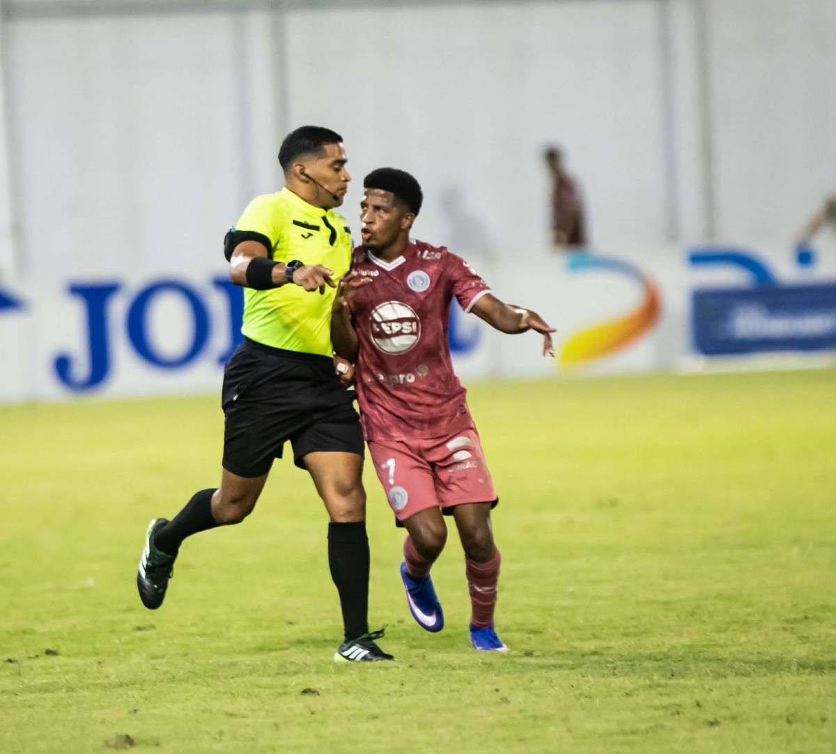 Motagua sufrió ante Marathón, modelo se robó el show y uno de los indisciplinados en el Morazán