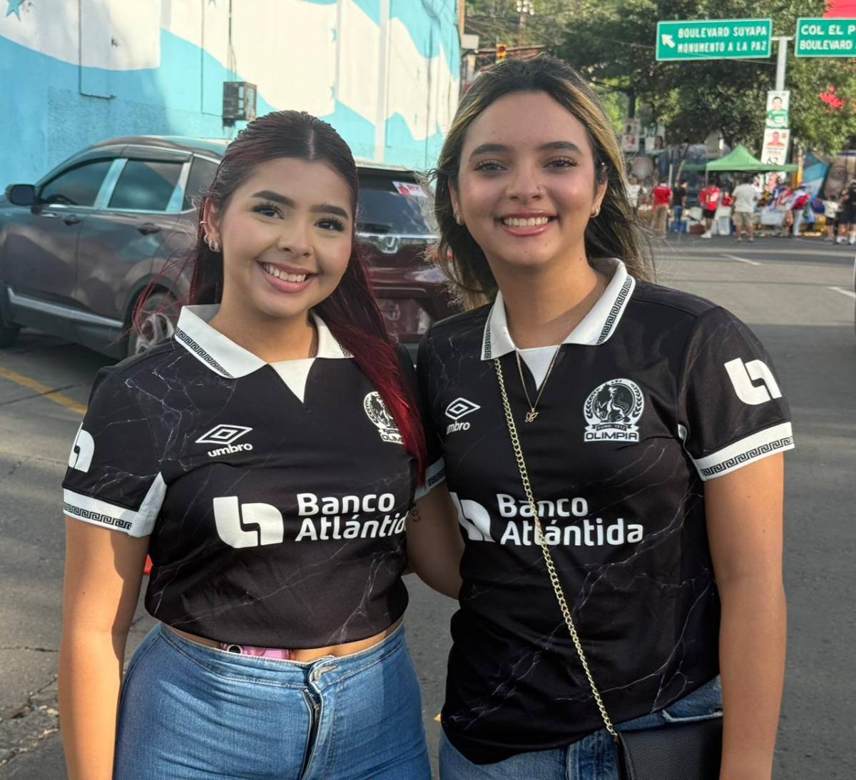 Lindas chicas, Chucky merengue y gran gesto de jugadores: Ambiente en el Olimpia vs Real España
