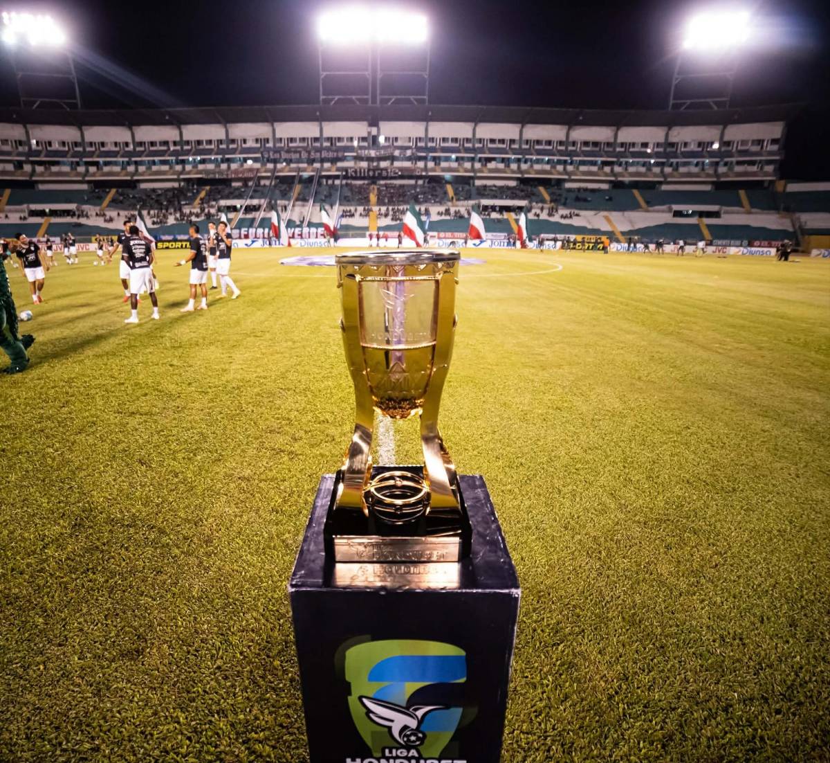 Linda chica sorprende, Alexy Vega con guiño al Puskas y  show de Marathón ante Platense