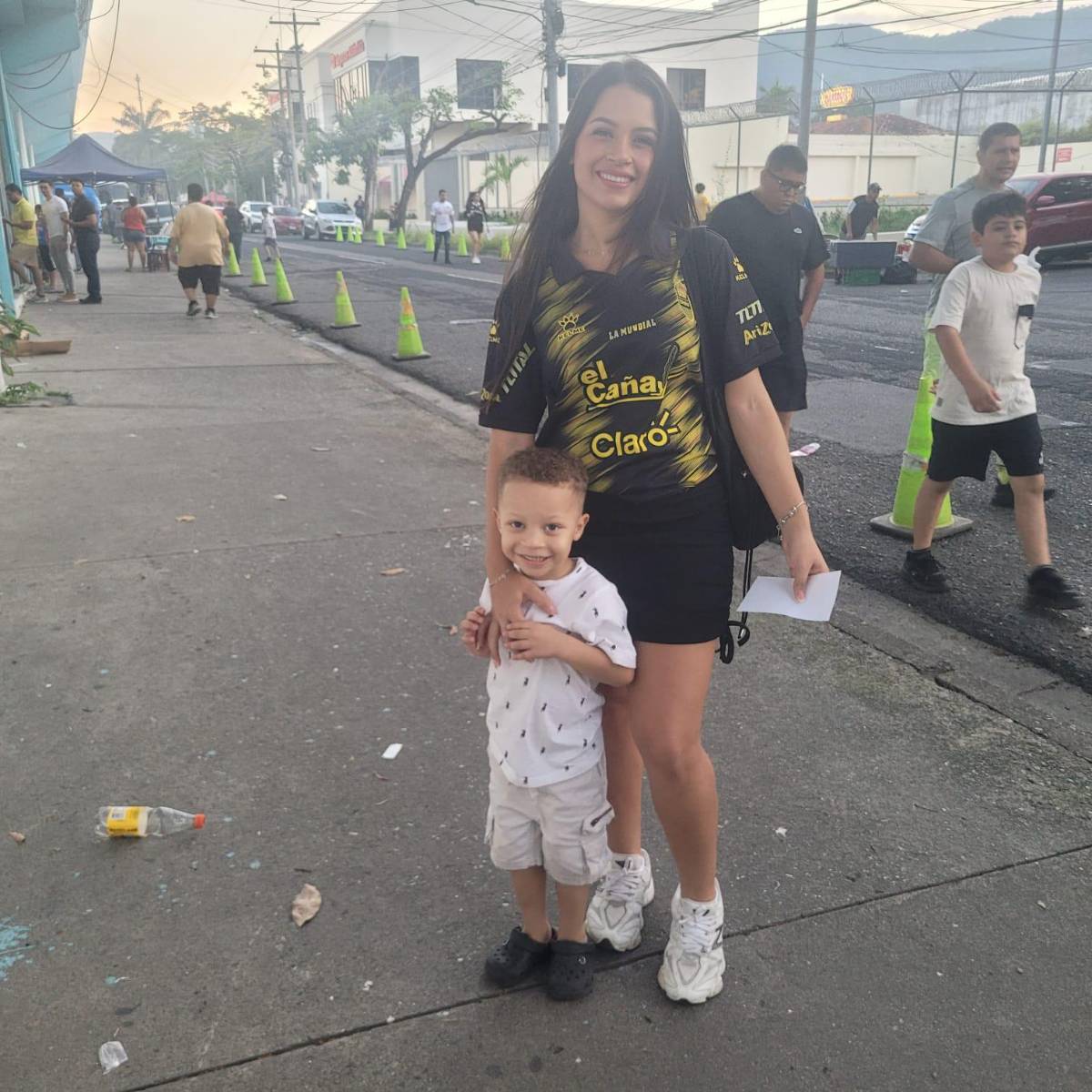 Bellas chicas del Olimpia llenan el Morazán para clásico ante el Real España