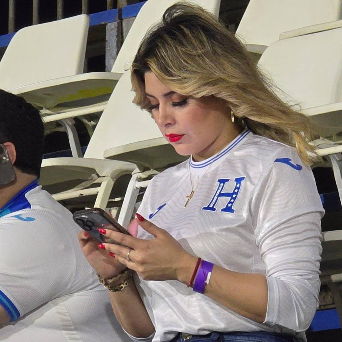 Pelea y bronca de Rueda, linda acompañante de Redondo y tristeza de Honduras por empate vs Haití