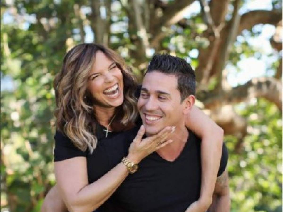 Rashel Díaz tiene 43 años y su esposo Carlos 34. Foto: Instagram