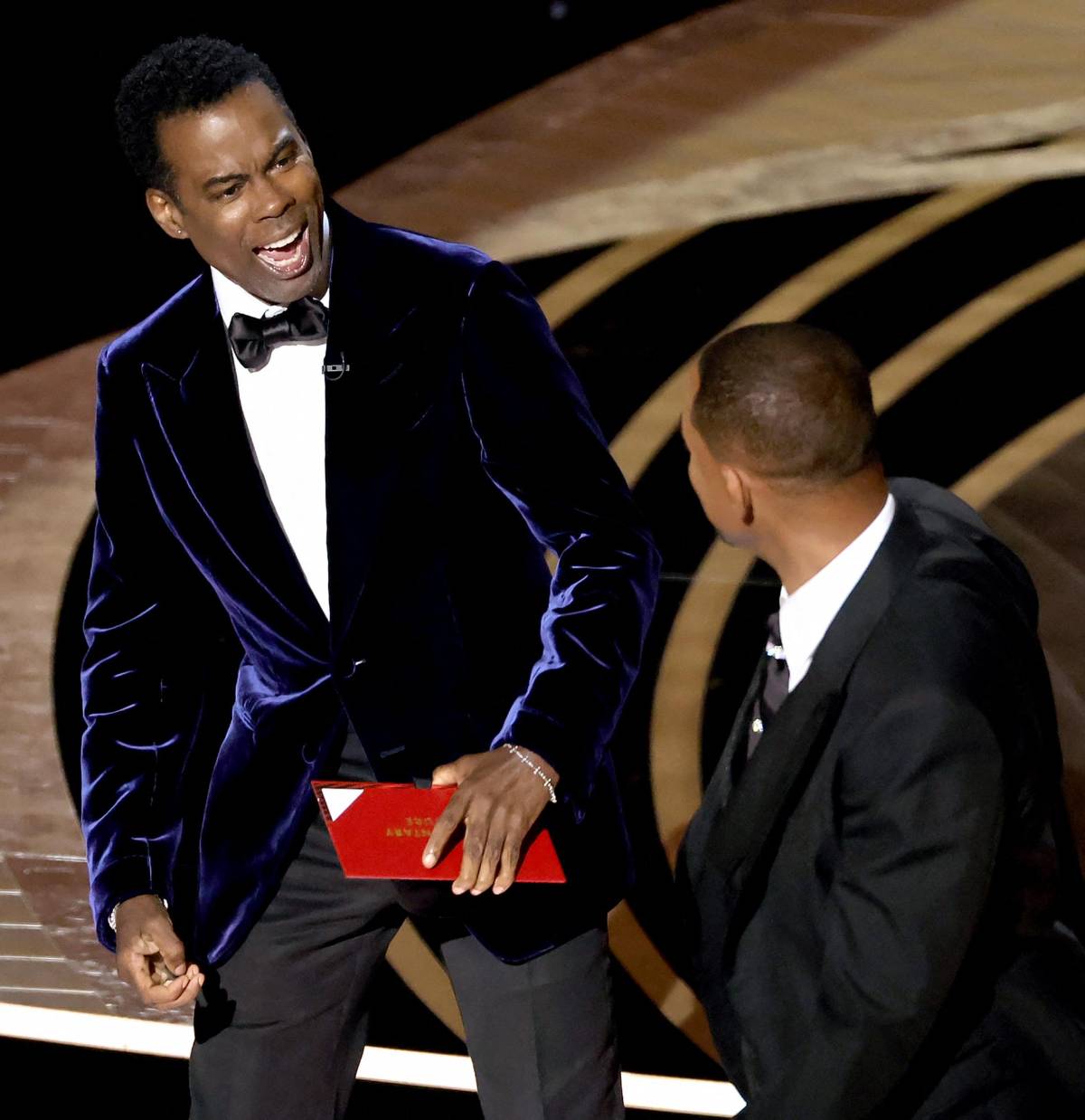 VIDEO: Will Smith golpea a Chris Rock por hablar de su esposa en los Premios Oscar