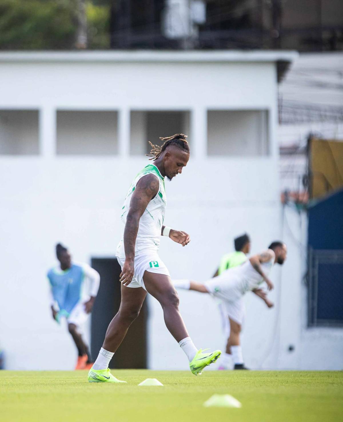 Pomponera de los tiktokers sorprende: El ambiente previo al partido entre Platense y CD Choloma