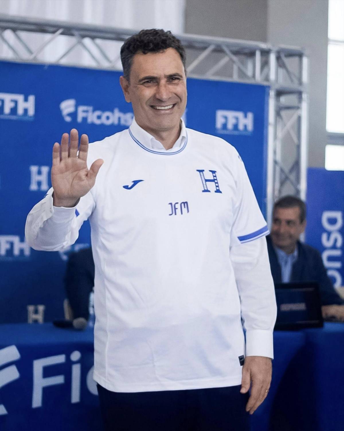 Momento incómodo y personalidades: Así se vivió la presentación del nuevo técnico de Honduras