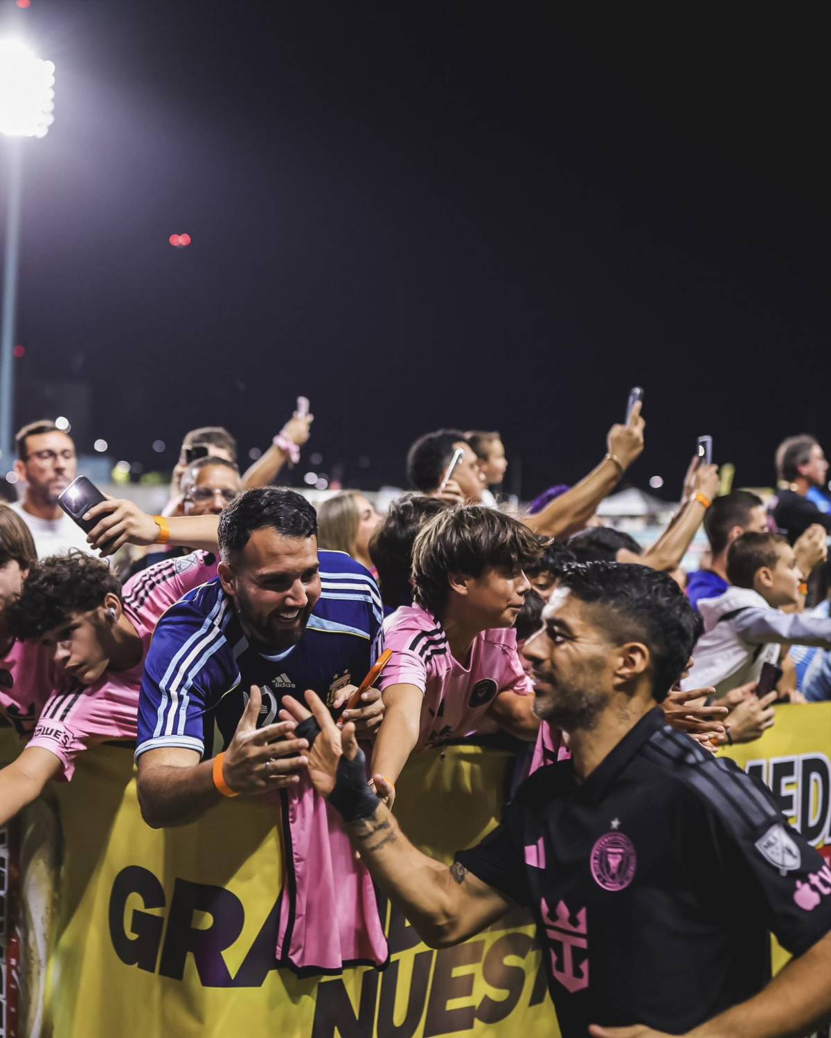 Messi se enoja luego de que lo botaran, la pelea, confusión y ¿quién se quedó con la camisa?