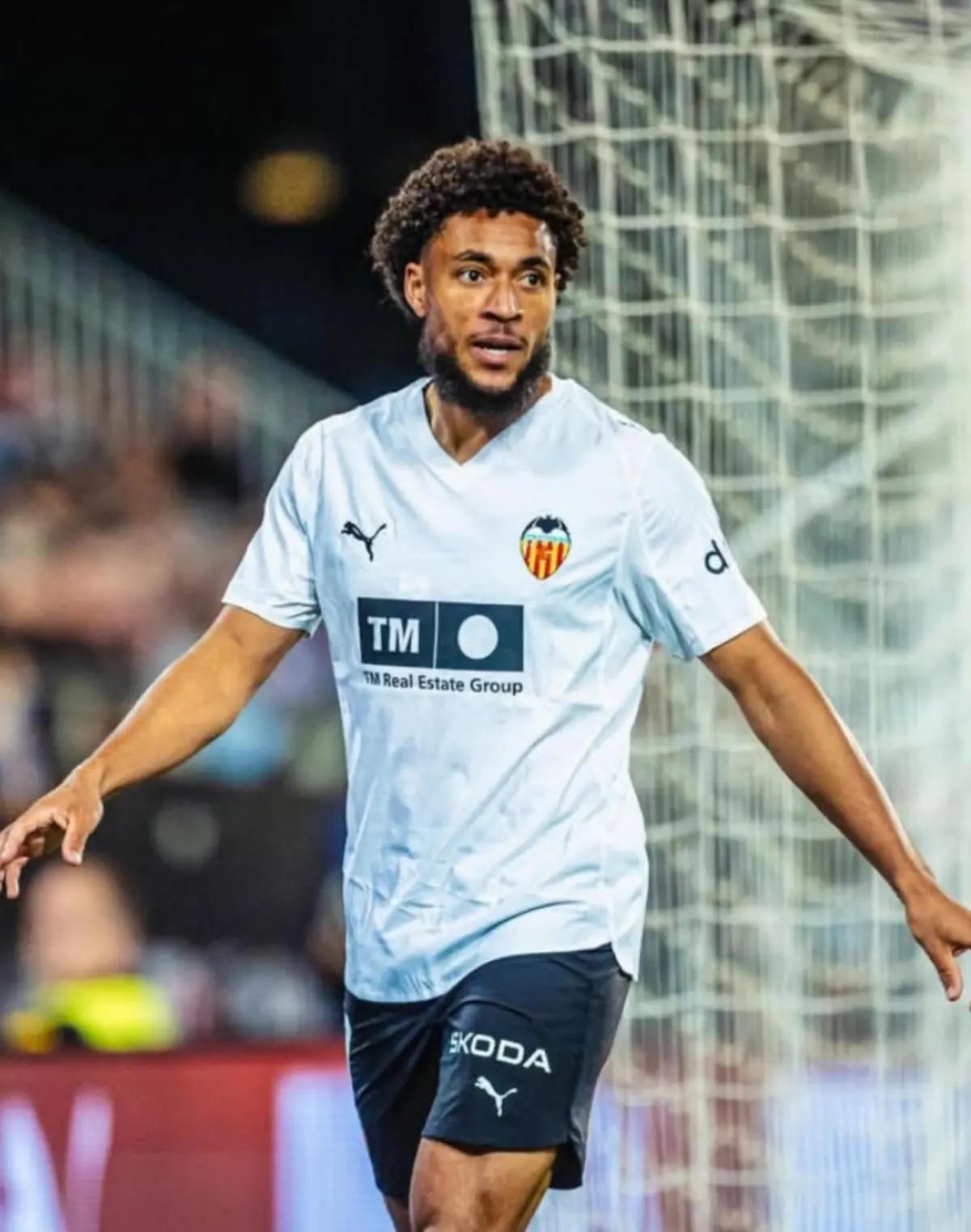 Benzemá es rechazado, Real Madrid le busca equipo y Barcelona confirma otro fichaje