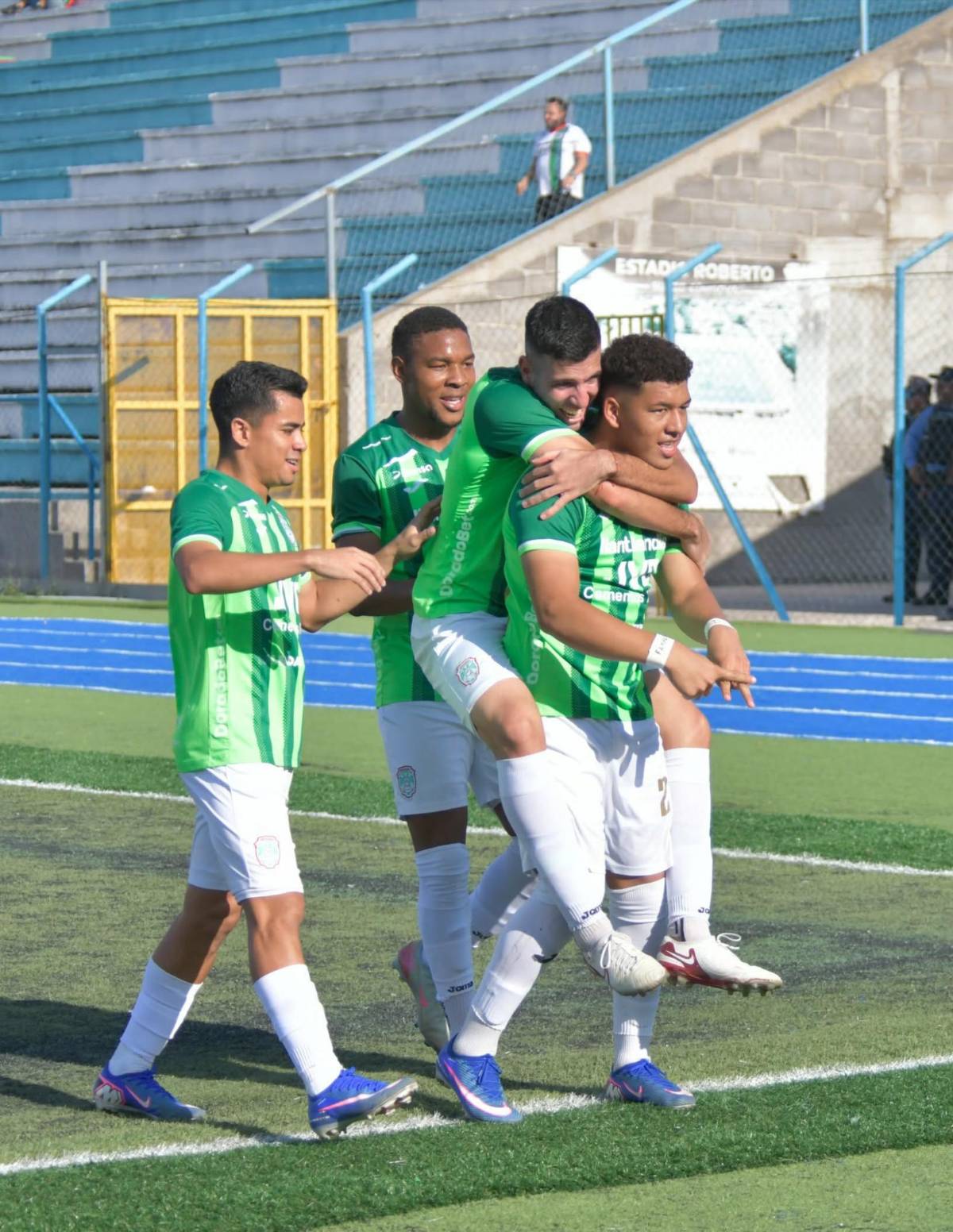 Linda periodista sorprende, tiktoker presente y Marathón sigue encendido en Liga Nacional