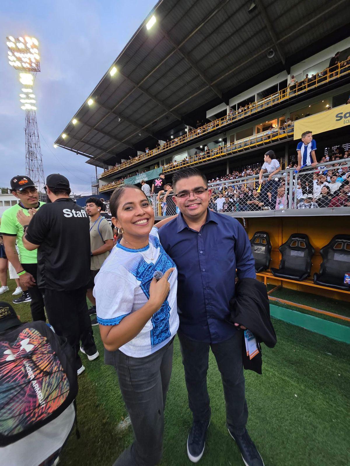 Elsa Oseguera y Milagro Flores sorprendieron: Famosos presentes en partido de tiktokers