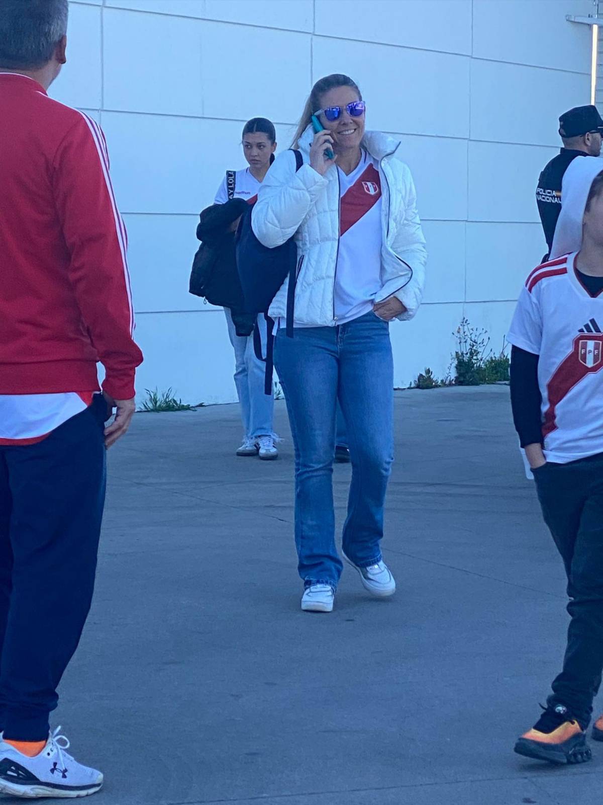 Banda que estuvo con Daddy Yankee sorprende en juego de Honduras y el Chucky peruano