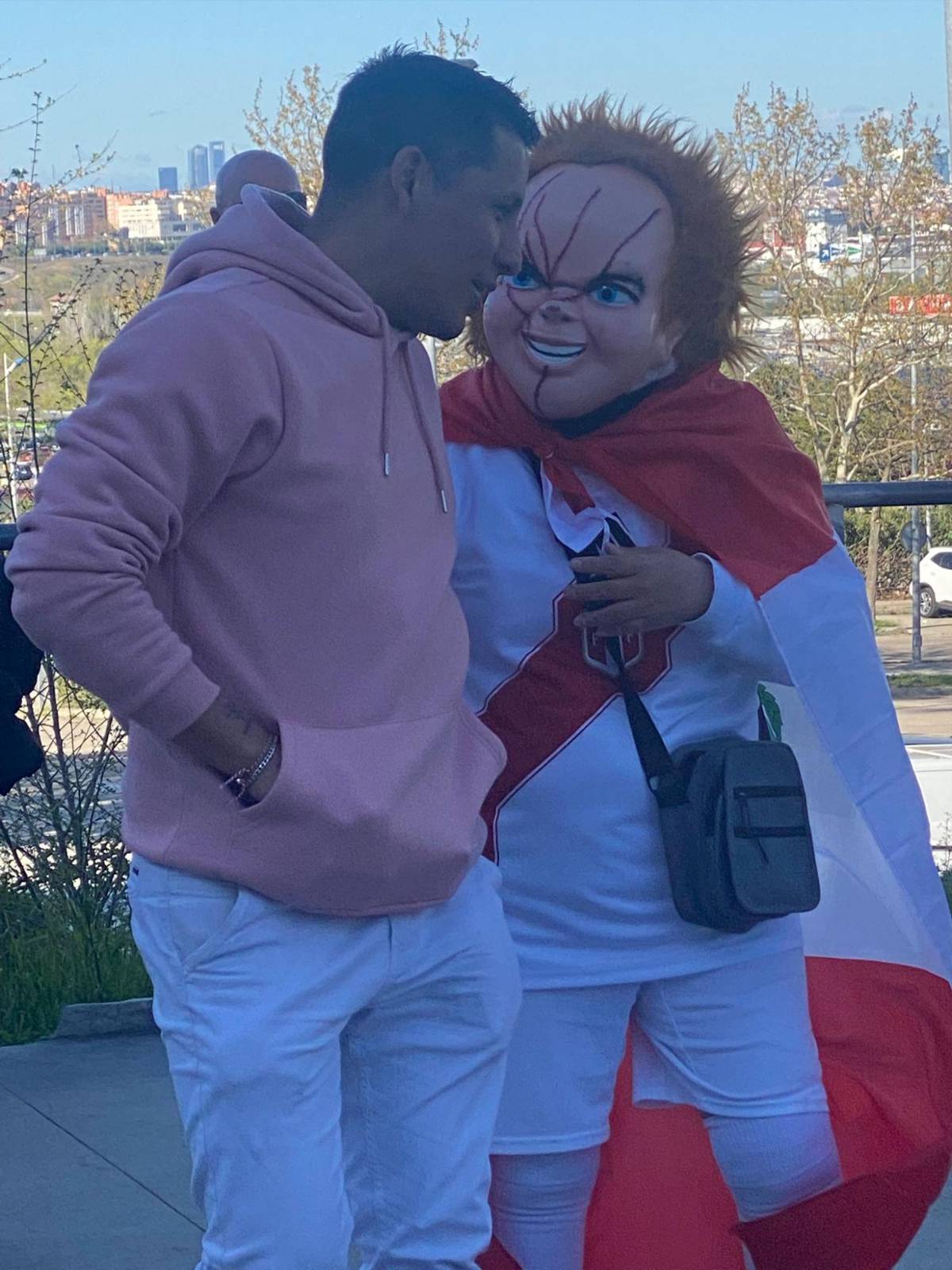 Banda que estuvo con Daddy Yankee sorprende en juego de Honduras y el Chucky peruano