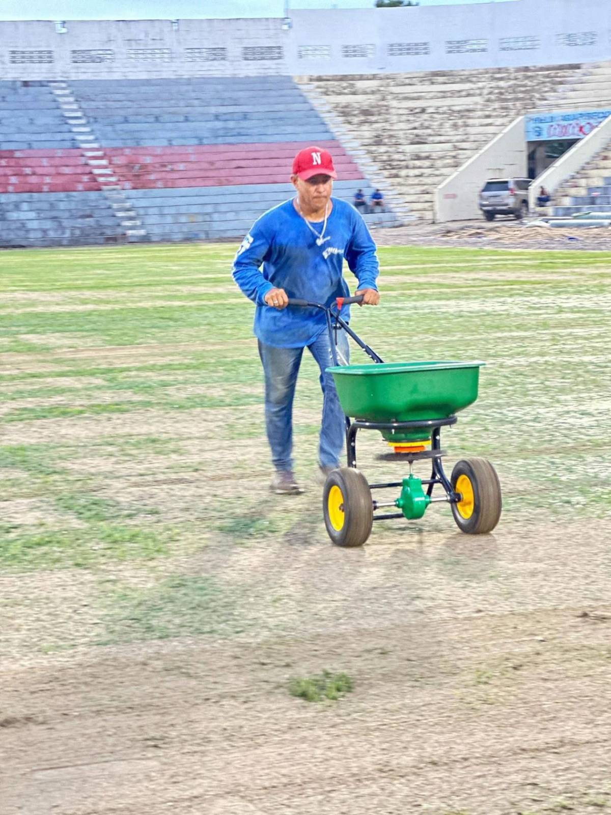 Así avanzan los trabajos de la nueva grama híbrida del estadio Ceibeño Así avanzan los trabajos de la nueva grama híbrida del estadio Ceibeño