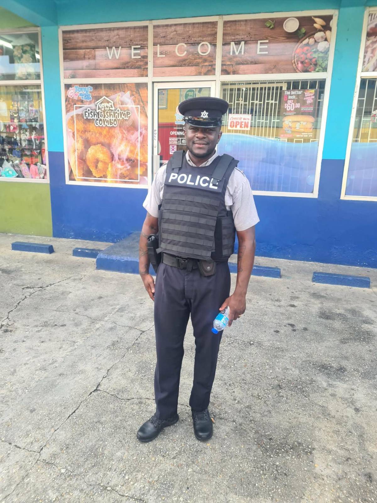 Fue campeón en el fútbol hondureño, regresó a su país y ahora trabaja como policía