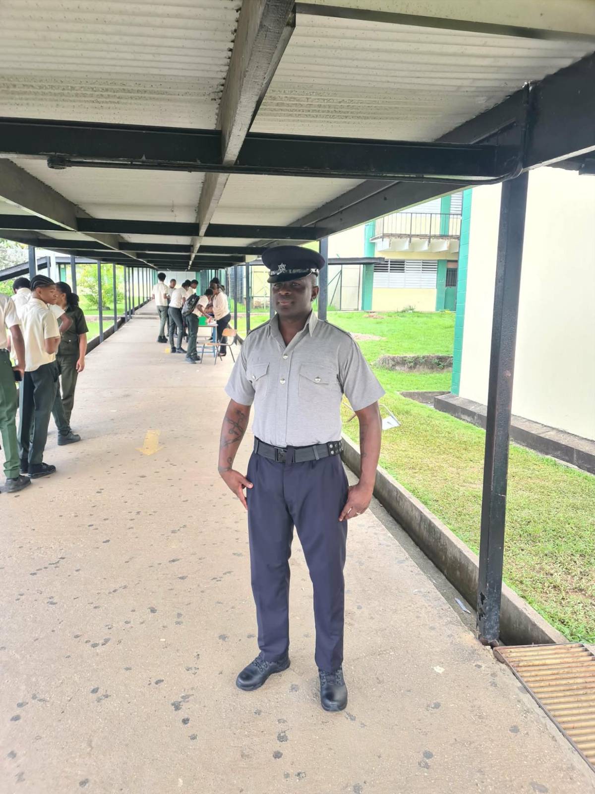 Fue campeón en el fútbol hondureño, regresó a su país y ahora trabaja como policía