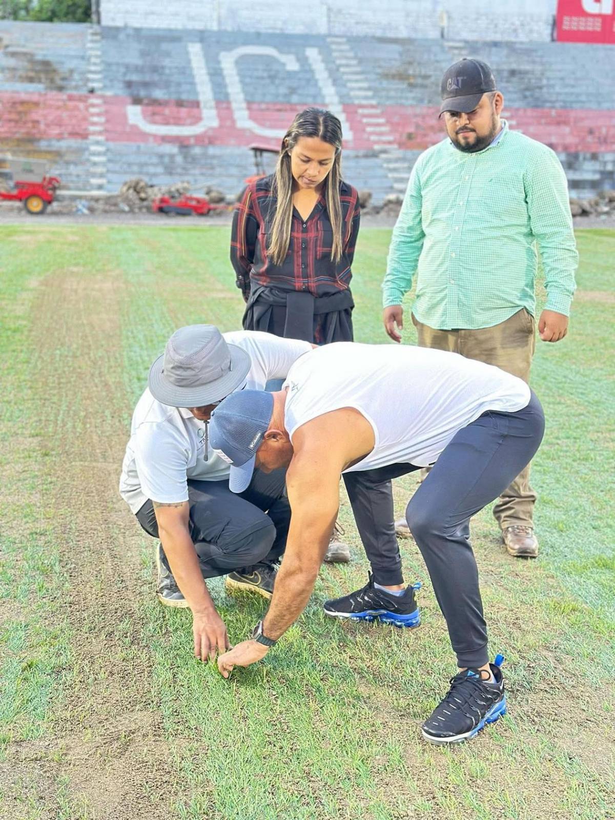 Así avanzan los trabajos de la nueva grama híbrida del estadio Ceibeño Así avanzan los trabajos de la nueva grama híbrida del estadio Ceibeño