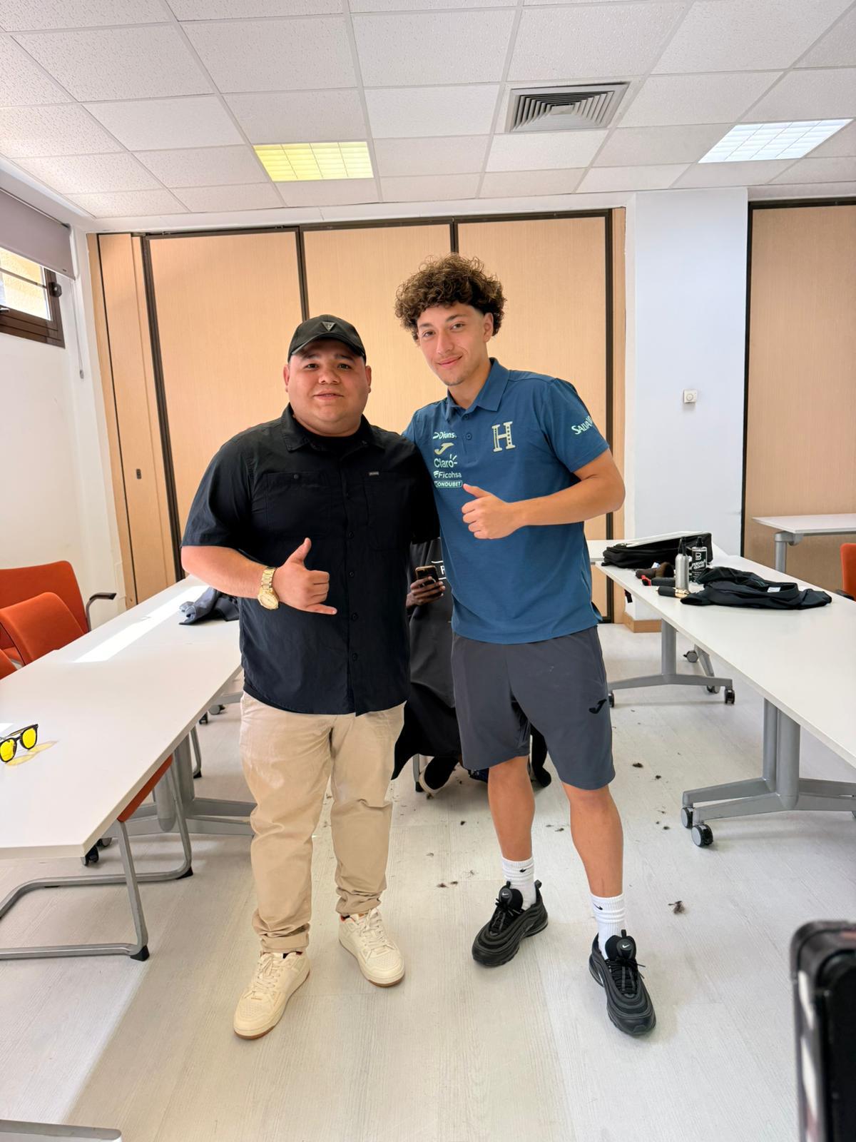 Barbero de jugadores del Barcelona y Real Madrid se mete a concentración de Honduras