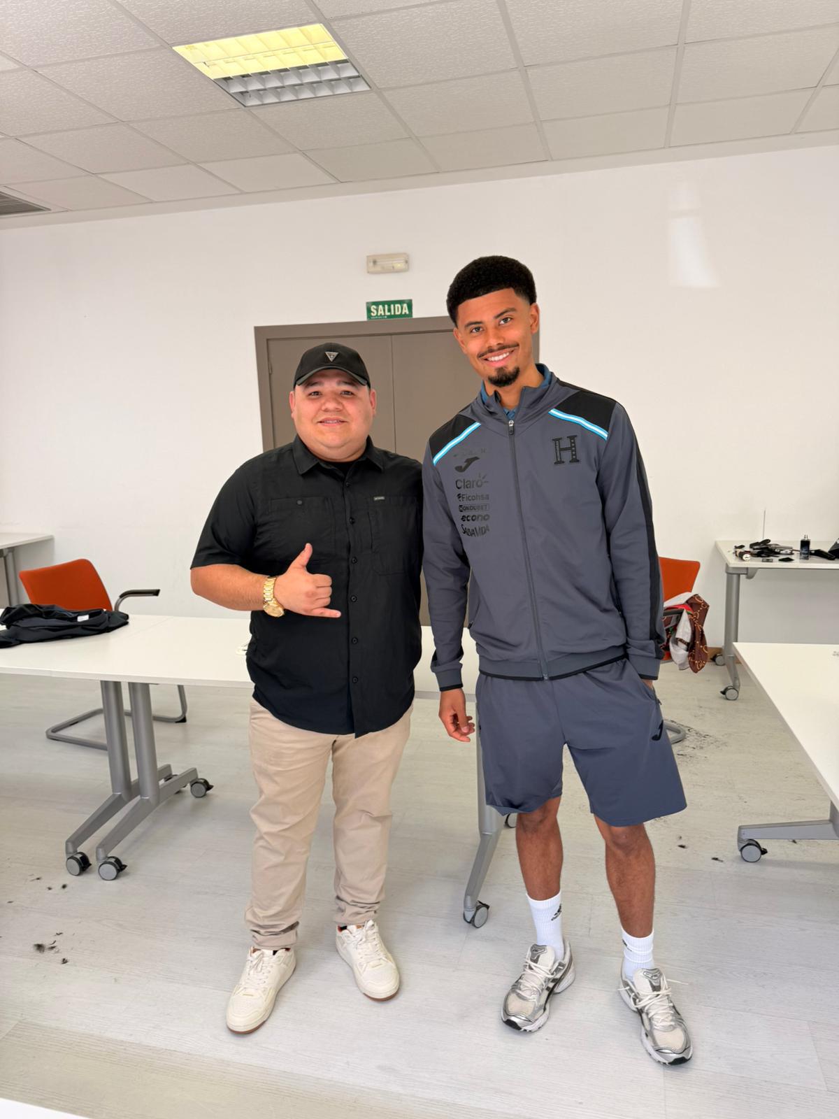 Barbero de jugadores del Barcelona y Real Madrid se mete a concentración de Honduras