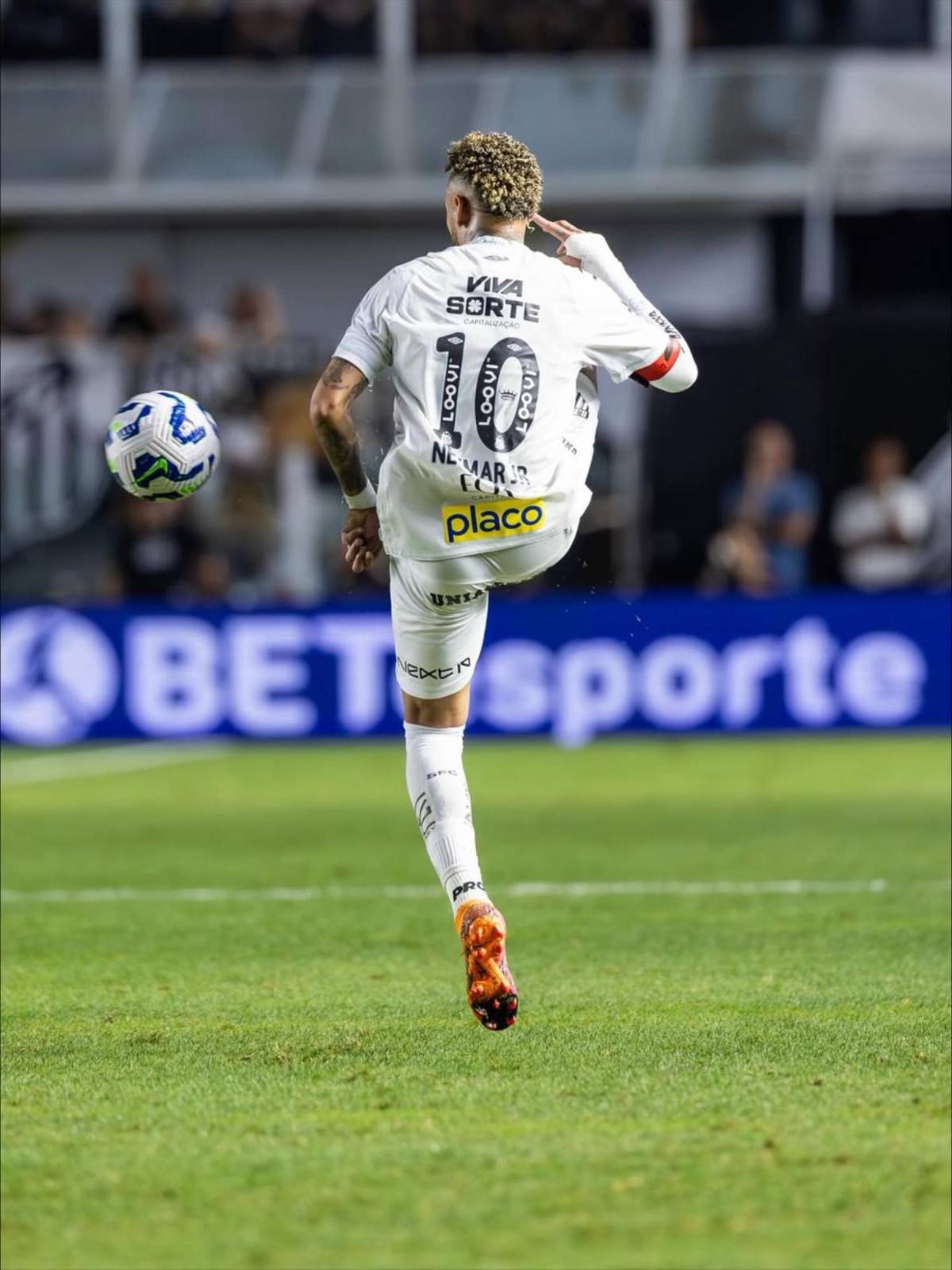 Neymar sacude al mundo del fútbol con la decisión que pretende tomar