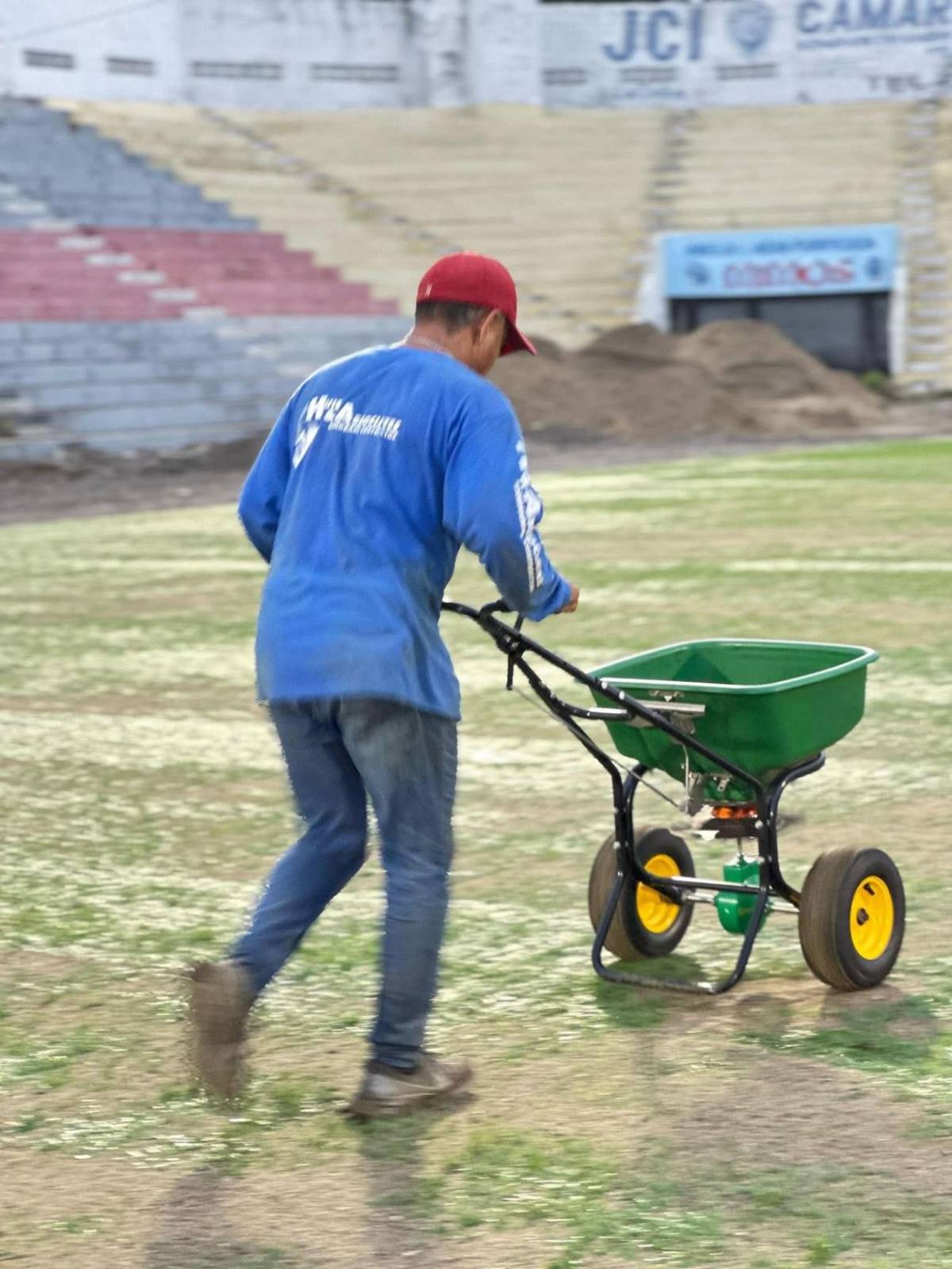 Así avanzan los trabajos de la nueva grama híbrida del estadio Ceibeño Así avanzan los trabajos de la nueva grama híbrida del estadio Ceibeño