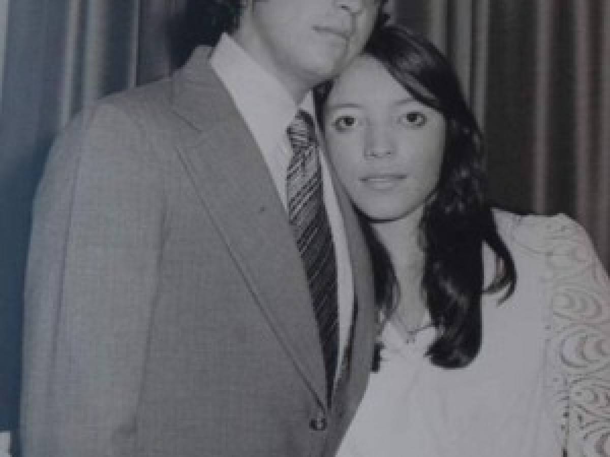 En enero de 1976 contrajo matrimonio con el entonces político liberal José Manuel Zelaya Rosales.