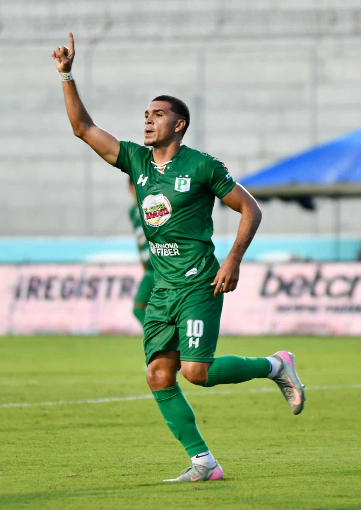Sufrimiento de Espinel, lindas chicas y felicidad de Olimpia tras vencer a Platense en el Nacional
