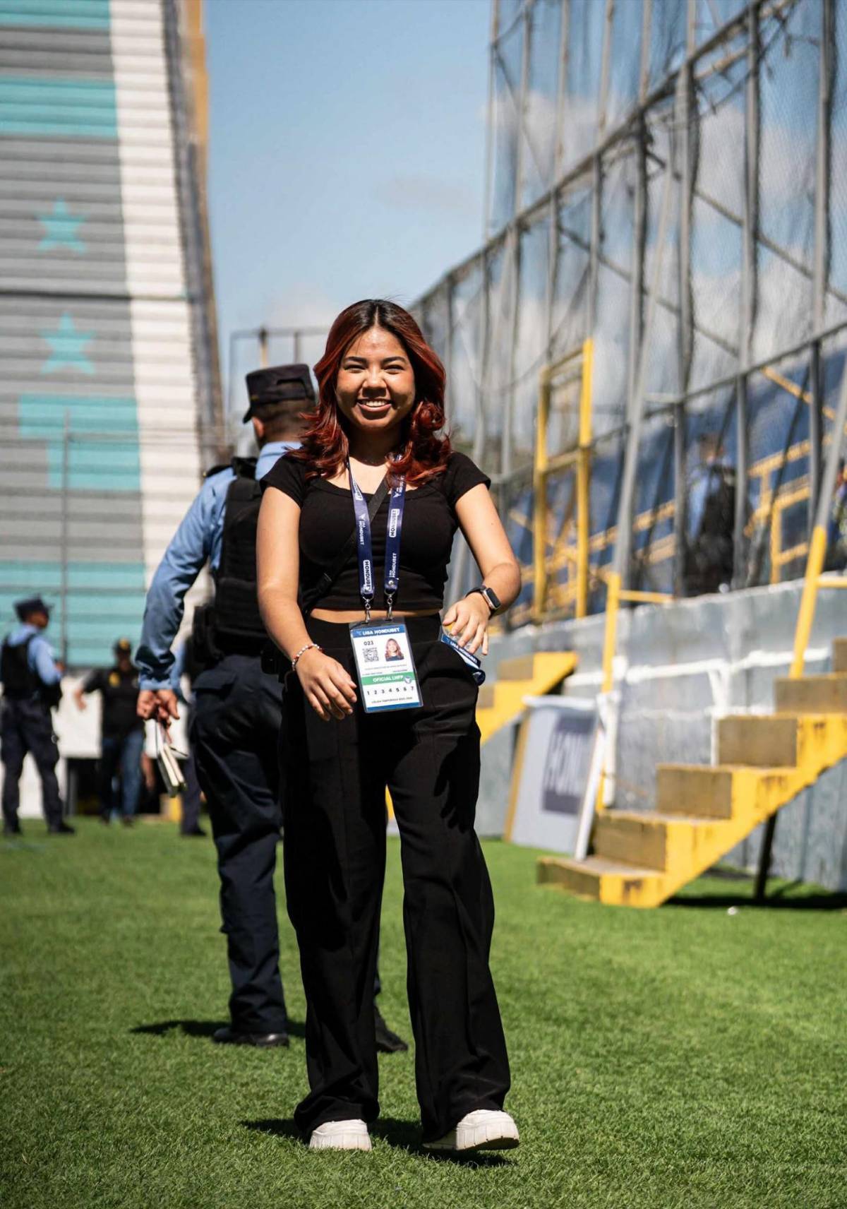 Clásico sampedrano se llena de lindas damas ¡Chica de primeros auxilios llamó la atención!