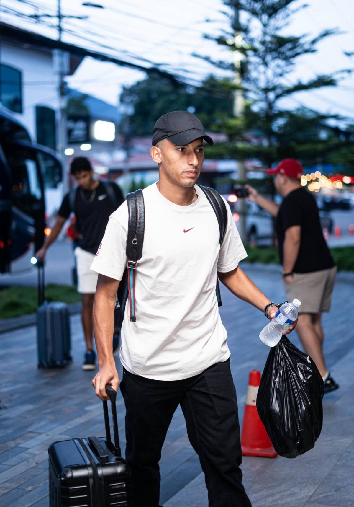 Honduras se concentra: jugador llega en taxi y dos legionarios ya se unieron