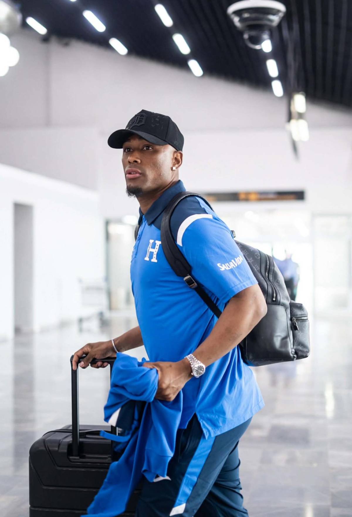 Entre abrazos y fotos; así fue la salida de la selección de Honduras rumbo a España