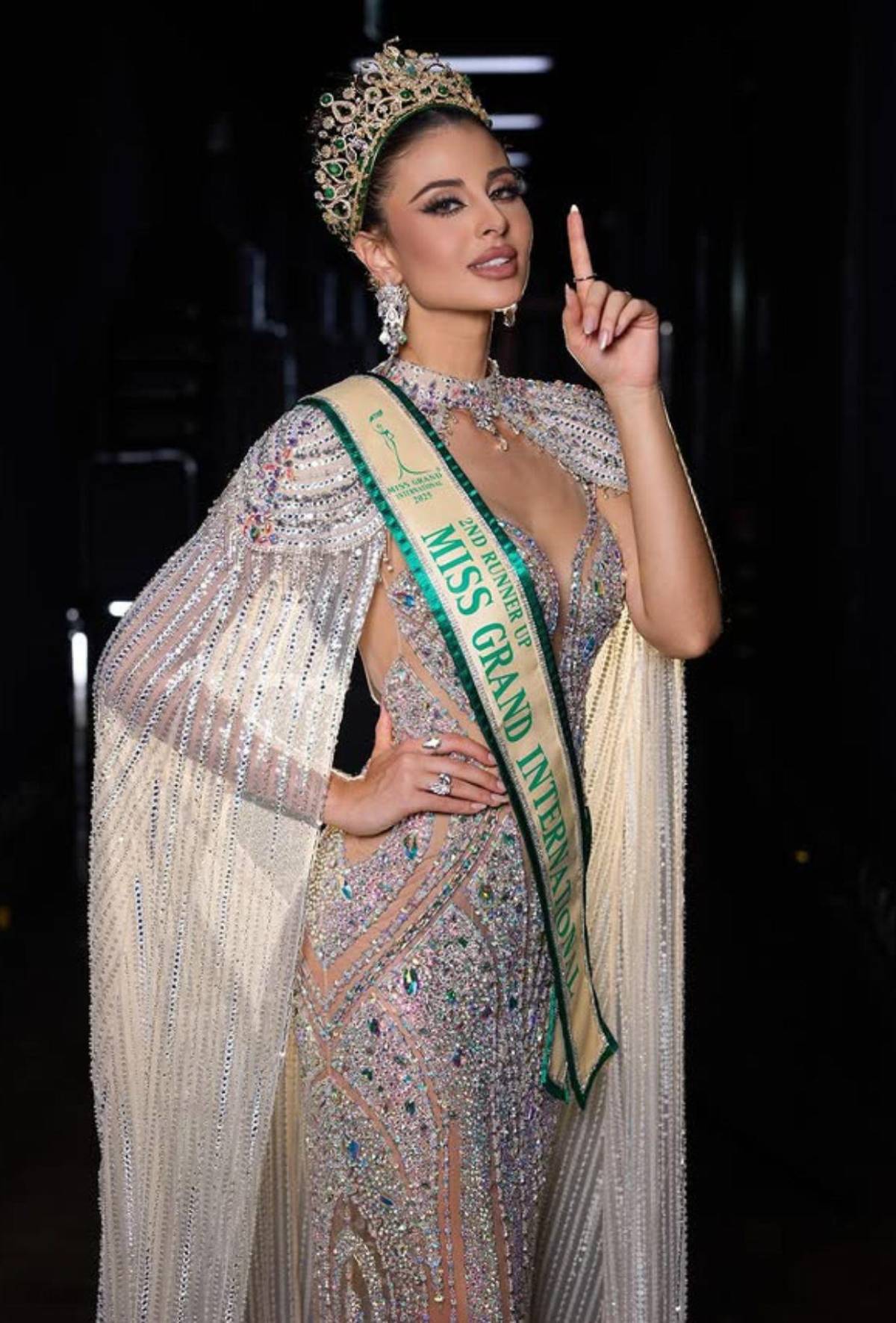 No quiso humillar a nadie: Miss España respalda a Nawat Itsaragrisil tras el incidente con Miss México
