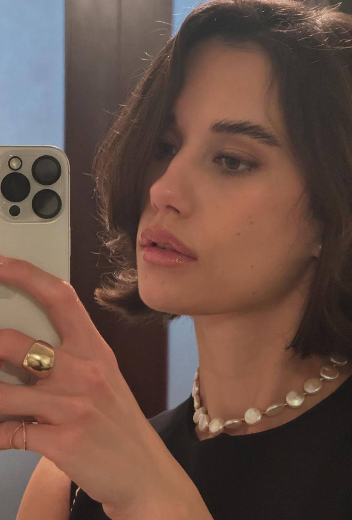 La hija de John Travolta impacta con transformación