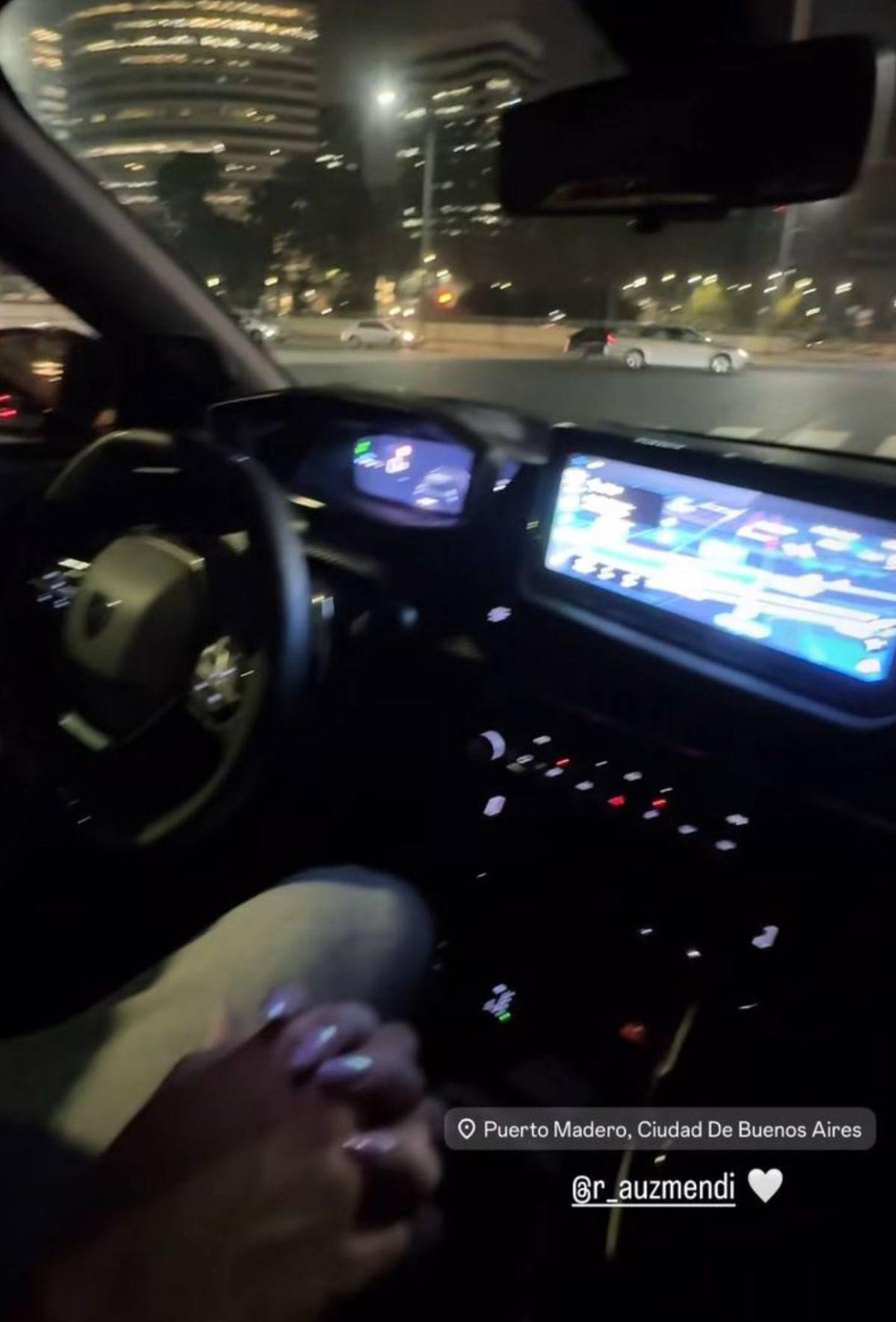 Laura Meza llega a Argentina para vivir con Rodrigo Auzmendi y así fue el reencuentro