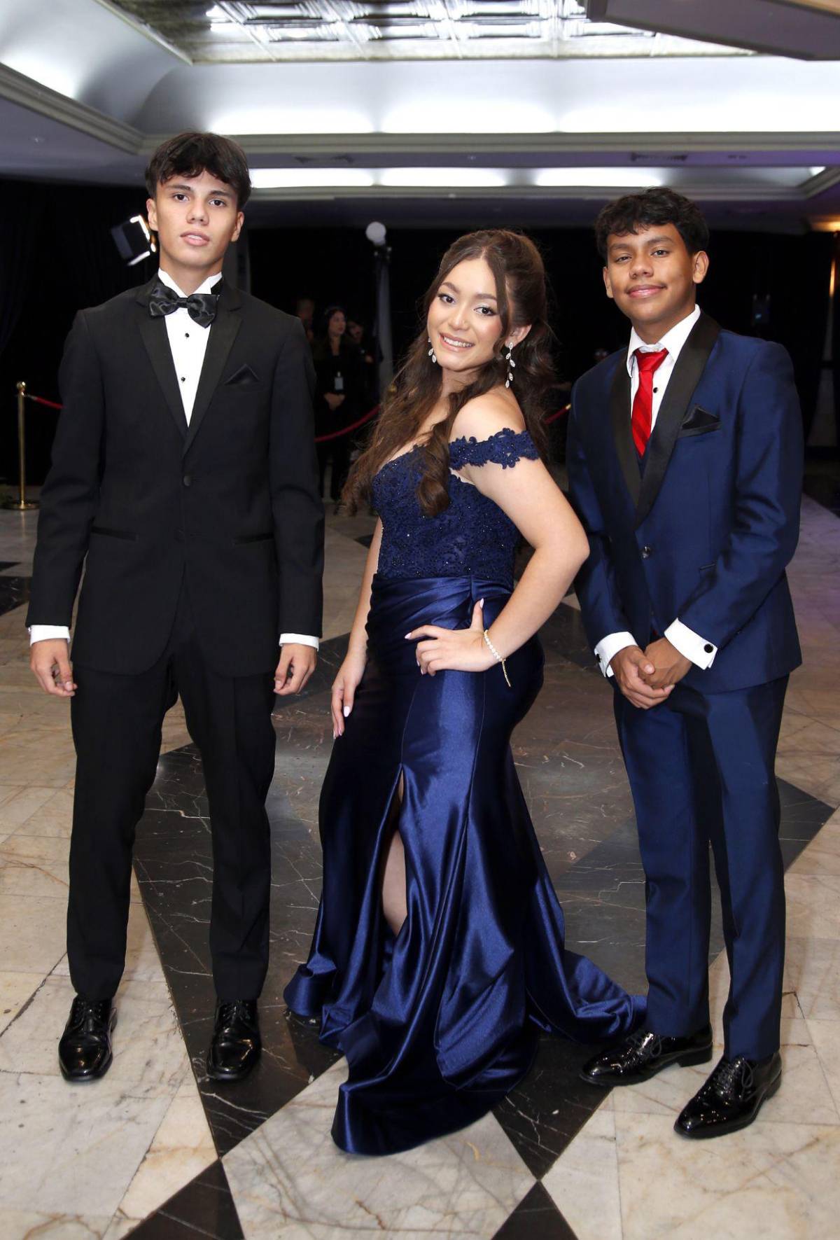 Seniors 2025 de The Mayan School celebran su última noche como compañeros