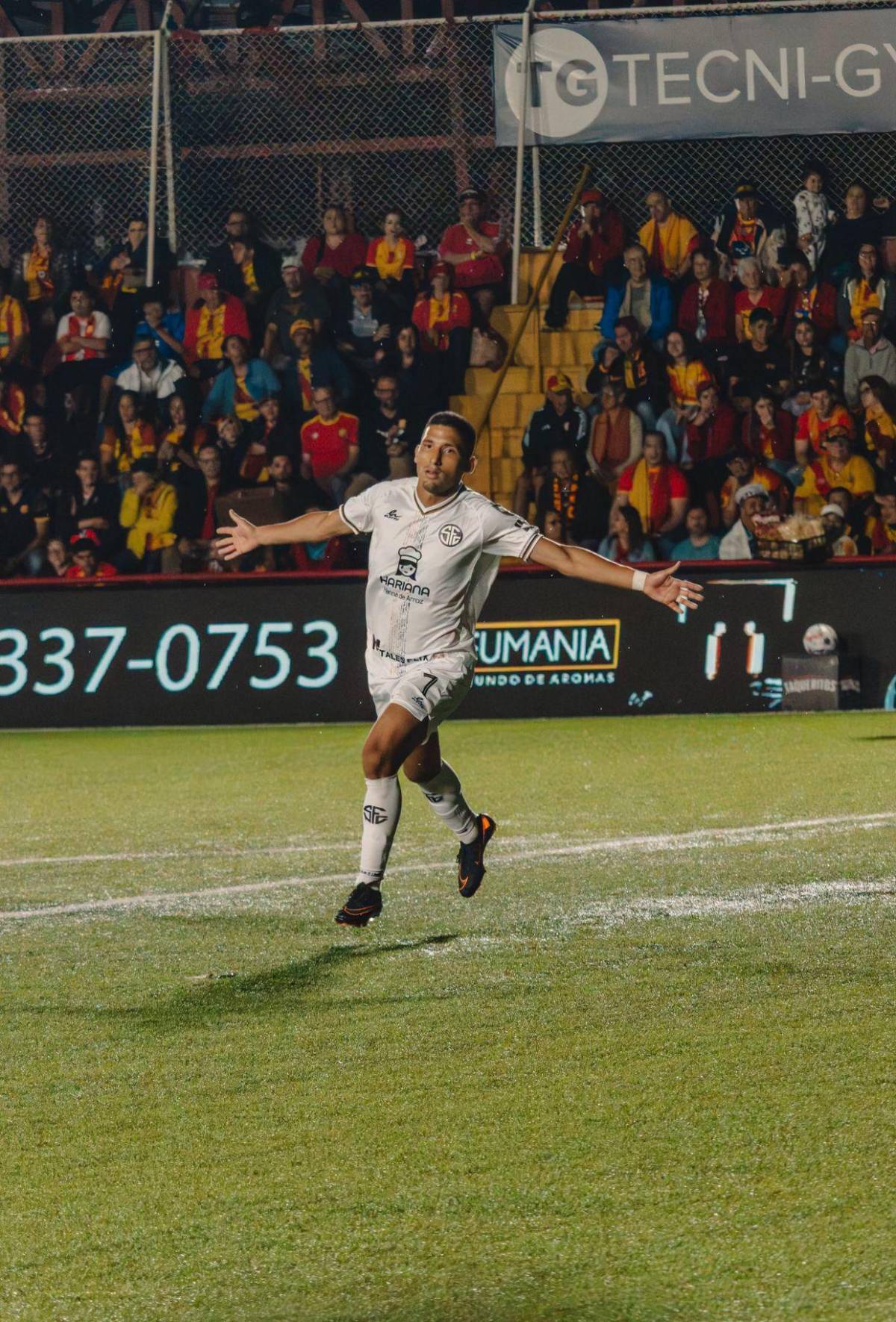 Fichajes: Edrick Menjívar alerta a Olimpia, España presenta DT y más hondureños interesan en Costa Rica