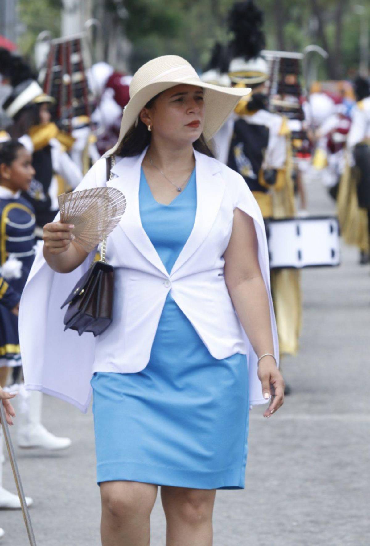 ¡Ellas también roban suspiros! Maestras que acapararon reflectores en los desfiles